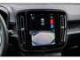 Volvo EX40 Single Motor Extended Range Plus Black Ed. 82 kWh | Adaptieve Cruise Control | Harman Kardon Audio | Stoel-/Stuurverwarming | Parkeercamera | Dodehoek Detectie | Pixel LED | Elektr. Verst. Stoelen + Geheugen | Donker Getint Glas | Warmtepomp |