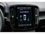 Volvo EX40 Single Motor Extended Range Plus Black Ed. 82 kWh | Adaptieve Cruise Control | Harman Kardon Audio | Stoel-/Stuurverwarming | Parkeercamera | Dodehoek Detectie | Pixel LED | Elektr. Verst. Stoelen + Geheugen | Donker Getint Glas | Warmtepomp |