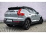 Volvo EX40 Single Motor Extended Range Plus Black Ed. 82 kWh | Adaptieve Cruise Control | Harman Kardon Audio | Stoel-/Stuurverwarming | Parkeercamera | Dodehoek Detectie | Pixel LED | Elektr. Verst. Stoelen + Geheugen | Donker Getint Glas | Warmtepomp |