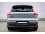 Volvo EX40 Single Motor Extended Range Plus Black Ed. 82 kWh | Adaptieve Cruise Control | Harman Kardon Audio | Stoel-/Stuurverwarming | Parkeercamera | Dodehoek Detectie | Pixel LED | Elektr. Verst. Stoelen + Geheugen | Donker Getint Glas | Warmtepomp |