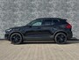 Volvo EX40 Single Motor Extended Range Plus Black Ed. 82 kWh | Adaptieve Cruise Control | Harman Kardon Audio | Stoel-/Stuurverwarming | 360 Parkeercamera | Dodehoek Detectie | Pixel LED | Elektr. Verst. Stoelen + Geheugen | Donker Getint Glas | Warmtepomp |