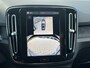 Volvo EX40 Single Motor Extended Range Plus Black Ed. 82 kWh | Adaptieve Cruise Control | Harman Kardon Audio | Stoel-/Stuurverwarming | 360 Parkeercamera | Dodehoek Detectie | Pixel LED | Elektr. Verst. Stoelen + Geheugen | Donker Getint Glas | Warmtepomp |