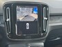 Volvo EX40 Single Motor Extended Range Plus Black Ed. 82 kWh | Adaptieve Cruise Control | Harman Kardon Audio | Stoel-/Stuurverwarming | 360 Parkeercamera | Dodehoek Detectie | Pixel LED | Elektr. Verst. Stoelen + Geheugen | Donker Getint Glas | Warmtepomp |