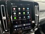 Volvo EX40 Single Motor Extended Range Plus Black Ed. 82 kWh | Adaptieve Cruise Control | Harman Kardon Audio | Stoel-/Stuurverwarming | 360 Parkeercamera | Dodehoek Detectie | Pixel LED | Elektr. Verst. Stoelen + Geheugen | Donker Getint Glas | Warmtepomp |