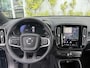 Volvo EX40 Single Motor Extended Range Plus Black Ed. 82 kWh | Adaptieve Cruise Control | Harman Kardon Audio | Stoel-/Stuurverwarming | 360 Parkeercamera | Dodehoek Detectie | Pixel LED | Elektr. Verst. Stoelen + Geheugen | Donker Getint Glas | Warmtepomp |