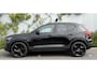 Volvo EX40 Single Motor Extended Range Plus Black Ed. 82 kWh | Adaptieve Cruise Control | Harman Kardon Audio | Stoel-/Stuurverwarming | 360 Parkeercamera | Dodehoek Detectie | Pixel LED | Elektr. Verst. Stoelen + Geheugen | Donker Getint Glas | Warmtepomp |
