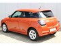 Suzuki Swift 1.2-83 pk MHEV Select Smart-Hybrid 5drs. Zeer betrouwbare en luxe wagen ! Slechts 15.000km ! Cruise Cntrl, LED verl., Airco, Navigatie, Stoelverwarm., Camera, Keyless entry & start, LM wielen, Metallic lak, Side- en lane assist etc.