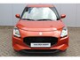 Suzuki Swift 1.2-83 pk MHEV Select Smart-Hybrid 5drs. Zeer betrouwbare en luxe wagen ! Slechts 15.000km ! Cruise Cntrl, LED verl., Airco, Navigatie, Stoelverwarm., Camera, Keyless entry & start, LM wielen, Metallic lak, Side- en lane assist etc.