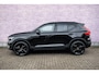 Volvo EX40 Single Motor Extended Range Plus Black Ed. 82 kWh | Adaptieve Cruise Control | Harman Kardon Audio | Stoel-/Stuurverwarming | 360 Parkeercamera | Dodehoek Detectie | Pixel LED | Elektr. Verst. Stoelen + Geheugen | Donker Getint Glas | Warmtepomp |