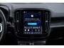 Volvo EX40 Single Motor Extended Range Plus Black Ed. 82 kWh | Adaptieve Cruise Control | Harman Kardon Audio | Stoel-/Stuurverwarming | 360 Parkeercamera | Dodehoek Detectie | Pixel LED | Elektr. Verst. Stoelen + Geheugen | Donker Getint Glas | Warmtepomp |