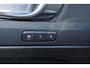Volvo XC40 B3 Core - IntelliSafe Assist & Surround - Parkeercamera achter - Parkeersensoren voor & achter - Elektr. bedienb. voorstoelen met geheugen links - Draadloze tel. lader - Extra getint glas - 18' LMV