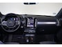 Volvo XC40 B3 Core - IntelliSafe Assist & Surround - Parkeercamera achter - Parkeersensoren voor & achter - Elektr. bedienb. voorstoelen met geheugen links - Draadloze tel. lader - Extra getint glas - 18' LMV