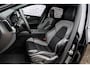Volvo XC60 2.0 T6 Plug-in Hybrid AWD Plus Black Edition | Gratis Trekhaak | Harman Kardon Audio | Head-up Display | 360 Graden Camera | Panoramadak | Lichtmetalen Velgen 21 inch | Elektrisch Verstelbare Voorstoelen | Keyless Entry | BLIS