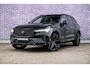 Volvo XC60 2.0 T6 Plug-in Hybrid AWD Plus Black Edition | Gratis Trekhaak | Harman Kardon Audio | Head-up Display | 360 Graden Camera | Panoramadak | Lichtmetalen Velgen 21 inch | Elektrisch Verstelbare Voorstoelen | Keyless Entry | BLIS