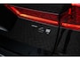 Volvo XC60 2.0 T6 Plug-in Hybrid AWD Plus Black Edition | Gratis Trekhaak | Harman Kardon Audio | Head-up Display | 360 Graden Camera | Panoramadak | Lichtmetalen Velgen 21 inch | Elektrisch Verstelbare Voorstoelen | Keyless Entry | BLIS