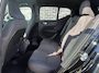 Volvo EX40 Single Motor Extended Range Plus Black Ed. 82 kWh | Adaptieve Cruise Control | Harman Kardon Audio | Stoel-/Stuurverwarming | Parkeercamera | Dodehoek Detectie | Pixel LED | Elektr. Verst. Stoelen + Geheugen | Donker Getint Glas | Warmtepomp |