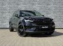 Volvo EX40 Single Motor Extended Range Plus Black Ed. 82 kWh | Adaptieve Cruise Control | Harman Kardon Audio | Stoel-/Stuurverwarming | Parkeercamera | Dodehoek Detectie | Pixel LED | Elektr. Verst. Stoelen + Geheugen | Donker Getint Glas | Warmtepomp |