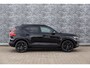 Volvo EX40 Single Motor Extended Range Plus Black Ed. 82 kWh | Adaptieve Cruise Control | Harman Kardon Audio | Stoel-/Stuurverwarming | Parkeercamera | Dodehoek Detectie | Pixel LED | Elektr. Verst. Stoelen + Geheugen | Donker Getint Glas | Warmtepomp |