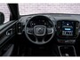Volvo EX40 Single Motor Extended Range Plus Black Ed. 82 kWh | Adaptieve Cruise Control | Harman Kardon Audio | Stoel-/Stuurverwarming | Parkeercamera | Dodehoek Detectie | Pixel LED | Elektr. Verst. Stoelen + Geheugen | Donker Getint Glas | Warmtepomp |