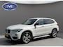 BMW X1 XDrive20i 192 pk AUTOMAAT High Executive, sport leder, achteruitrijcamera, vele opties, parelmoer, NL auto met nap