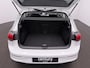 Volkswagen Golf 1.0 eTSI Life Automaat - LED - Navigatie - PDC - Side Assist - Camera - ACC