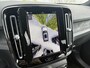 Volvo EX40 Single Motor Extended Range Plus Black Ed. 82 kWh | Adaptieve Cruise Control | Harman Kardon Audio | Stoel-/Stuurverwarming | Parkeercamera | Dodehoek Detectie | Pixel LED | Elektr. Verst. Stoelen + Geheugen | Donker Getint Glas | Warmtepomp |