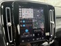 Volvo EX40 Single Motor Extended Range Plus Black Ed. 82 kWh | Adaptieve Cruise Control | Harman Kardon Audio | Stoel-/Stuurverwarming | Parkeercamera | Dodehoek Detectie | Pixel LED | Elektr. Verst. Stoelen + Geheugen | Donker Getint Glas | Warmtepomp |