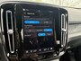 Volvo EX40 Single Motor Extended Range Plus Black Ed. 82 kWh | Adaptieve Cruise Control | Harman Kardon Audio | Stoel-/Stuurverwarming | Parkeercamera | Dodehoek Detectie | Pixel LED | Elektr. Verst. Stoelen + Geheugen | Donker Getint Glas | Warmtepomp |