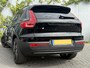 Volvo EX40 Single Motor Extended Range Plus Black Ed. 82 kWh | Adaptieve Cruise Control | Harman Kardon Audio | Stoel-/Stuurverwarming | Parkeercamera | Dodehoek Detectie | Pixel LED | Elektr. Verst. Stoelen + Geheugen | Donker Getint Glas | Warmtepomp |