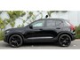 Volvo EX40 Single Motor Extended Range Plus Black Ed. 82 kWh | Adaptieve Cruise Control | Harman Kardon Audio | Stoel-/Stuurverwarming | Parkeercamera | Dodehoek Detectie | Pixel LED | Elektr. Verst. Stoelen + Geheugen | Donker Getint Glas | Warmtepomp |