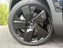 Volvo EX40 Single Motor Extended Range Plus Black Ed. 82 kWh | Adaptieve Cruise Control | Harman Kardon Audio | Stoel-/Stuurverwarming | Parkeercamera | Dodehoek Detectie | Pixel LED | Elektr. Verst. Stoelen + Geheugen | Donker Getint Glas | Warmtepomp |