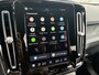 Volvo EX40 Single Motor Extended Range Plus Black Ed. 82 kWh | Adaptieve Cruise Control | Harman Kardon Audio | Stoel-/Stuurverwarming | Parkeercamera | Dodehoek Detectie | Pixel LED | Elektr. Verst. Stoelen + Geheugen | Donker Getint Glas | Warmtepomp |