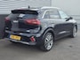 Kia Niro Hybrid 1.6 GDi DynamicLine Navigatie, Privacy glass, 18" LMV, Smart Key, Parkeersensoren voor + achter, Achteruitrijcamera