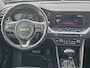 Kia Niro Hybrid 1.6 GDi DynamicLine Navigatie, Privacy glass, 18" LMV, Smart Key, Parkeersensoren voor + achter, Achteruitrijcamera
