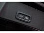 Volvo EX40 Single Motor Extended Range Plus Black Ed. 82 kWh | Adaptieve Cruise Control | Harman Kardon Audio | Stoel-/Stuurverwarming | Parkeercamera | Dodehoek Detectie | Pixel LED | Elektr. Verst. Stoelen + Geheugen | Donker Getint Glas | Warmtepomp |