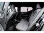 Volvo EX40 Single Motor Extended Range Plus Black Ed. 82 kWh | Adaptieve Cruise Control | Harman Kardon Audio | Stoel-/Stuurverwarming | Parkeercamera | Dodehoek Detectie | Pixel LED | Elektr. Verst. Stoelen + Geheugen | Donker Getint Glas | Warmtepomp |