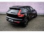 Volvo EX40 Single Motor Extended Range Plus Black Ed. 82 kWh | Adaptieve Cruise Control | Harman Kardon Audio | Stoel-/Stuurverwarming | Parkeercamera | Dodehoek Detectie | Pixel LED | Elektr. Verst. Stoelen + Geheugen | Donker Getint Glas | Warmtepomp |