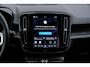 Volvo EX40 Single Motor Extended Range Plus Black Ed. 82 kWh | Adaptieve Cruise Control | Harman Kardon Audio | Stoel-/Stuurverwarming | Parkeercamera | Dodehoek Detectie | Pixel LED | Elektr. Verst. Stoelen + Geheugen | Donker Getint Glas | Warmtepomp |