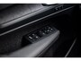 Volvo EX40 Single Motor Extended Range Plus Black Ed. 82 kWh | Adaptieve Cruise Control | Harman Kardon Audio | Stoel-/Stuurverwarming | Parkeercamera | Dodehoek Detectie | Pixel LED | Elektr. Verst. Stoelen + Geheugen | Donker Getint Glas | Warmtepomp |