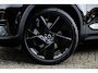 Volvo EX40 Single Motor Extended Range Plus Black Ed. 82 kWh | Adaptieve Cruise Control | Harman Kardon Audio | Stoel-/Stuurverwarming | Parkeercamera | Dodehoek Detectie | Pixel LED | Elektr. Verst. Stoelen + Geheugen | Donker Getint Glas | Warmtepomp |