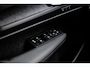 Volvo EX40 Single Motor Extended Range Plus Black Ed. 82 kWh | Adaptieve Cruise Control | Harman Kardon Audio | Stoel-/Stuurverwarming | Parkeercamera | Dodehoek Detectie | Pixel LED | Elektr. Verst. Stoelen + Geheugen | Donker Getint Glas | Warmtepomp |