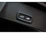 Volvo EX40 Single Motor Extended Range Plus Black Ed. 82 kWh | Adaptieve Cruise Control | Harman Kardon Audio | Stoel-/Stuurverwarming | Parkeercamera | Dodehoek Detectie | Pixel LED | Elektr. Verst. Stoelen + Geheugen | Donker Getint Glas | Warmtepomp |