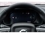 Volvo EX40 Single Motor Extended Range Plus Black Ed. 82 kWh | Adaptieve Cruise Control | Harman Kardon Audio | Stoel-/Stuurverwarming | Parkeercamera | Dodehoek Detectie | Pixel LED | Elektr. Verst. Stoelen + Geheugen | Donker Getint Glas | Warmtepomp |