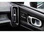 Volvo EX40 Single Motor Extended Range Plus Black Ed. 82 kWh | Adaptieve Cruise Control | Harman Kardon Audio | Stoel-/Stuurverwarming | Parkeercamera | Dodehoek Detectie | Pixel LED | Elektr. Verst. Stoelen + Geheugen | Donker Getint Glas | Warmtepomp |