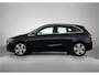Mercedes-Benz B-klasse 180 Business Solution Luxury Trekhaak | Parkeerpakket met achteruitrijcamera | Ledkoplampen | Sfeerverlichting | Stoelverwarming. Inclusief 24 maanden MB Certified garantie voor Europa.
