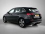 Mercedes-Benz B-klasse 180 Business Solution Luxury Trekhaak | Parkeerpakket met achteruitrijcamera | Ledkoplampen | Sfeerverlichting | Stoelverwarming. Inclusief 24 maanden MB Certified garantie voor Europa.