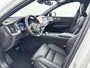 Volvo XC60 T8 Recharge Ultra Dark Executive 22" | Getint & Gelamineerd Glas | Alarmklasse 3 | Black Edition Interieur | Luchtvering | Bowers & Wilkins | Geventileerd Nappa | Massagestoelen | Head-Up | 360 Camera | Elektr. verst. Stoelen | Full LED