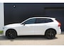 Volvo XC60 2.0 T6 Plug-in hybrid AWD Plus Dark Long Range | Harman Kardon | Elektrische verstelbare voorstoelen incl. geheugen | Adaptieve cruise control incl. BLIS | Stuurwielverwarming | Stoelverwarming voor & achter | Panoramisch schuif/kanteldak |