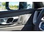 Volvo XC60 2.0 T6 Plug-in hybrid AWD Plus Dark Long Range | Harman Kardon | Elektrische verstelbare voorstoelen incl. geheugen | Adaptieve cruise control incl. BLIS | Stuurwielverwarming | Stoelverwarming voor & achter | Panoramisch schuif/kanteldak |