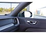 Volvo XC60 T6 Plug-in hybrid AWD Plus Dark Long Range | Trekhaak | Panoramisch schuif/kanteldak | 360 graden camera | Stoel en stuurwielverwarming | Parkeerverwarming | Adaptieve cruise control incl. BLIS |